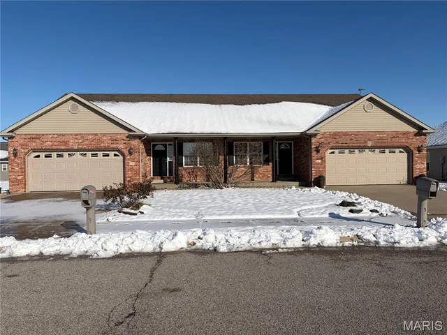 $279,900 | 55 Bridgewater Lane, Unit B, Highland, IL 62249