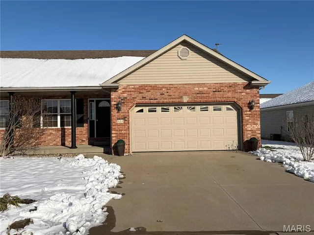 $279,900 | 55 Bridgewater Lane, Unit B, Highland, IL 62249