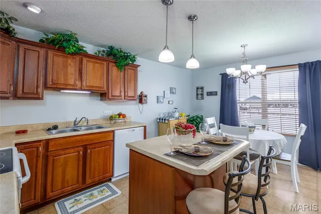 $279,900 | 55 Bridgewater Lane, Unit B, Highland, IL 62249