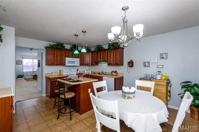 $279,900 | 55 Bridgewater Lane, Unit B, Highland, IL 62249