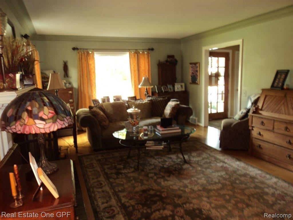 1461 Torrey Road Grosse Pointe, MI 48236 - Photo 3 of 20 Living room.JPG