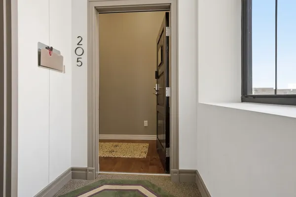 $250,000 | 212 North Center Street, Unit 205, Bloomington, IL 61701