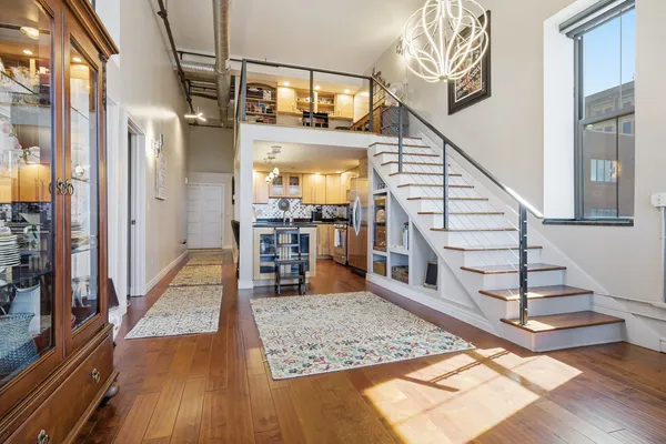 $250,000 | 212 North Center Street, Unit 205, Bloomington, IL 61701