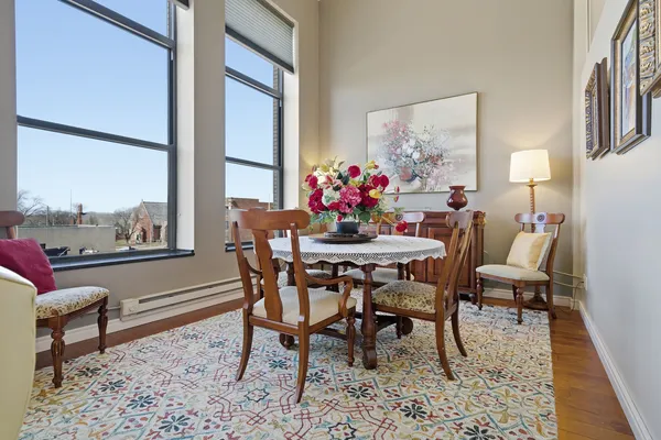 $250,000 | 212 North Center Street, Unit 205, Bloomington, IL 61701