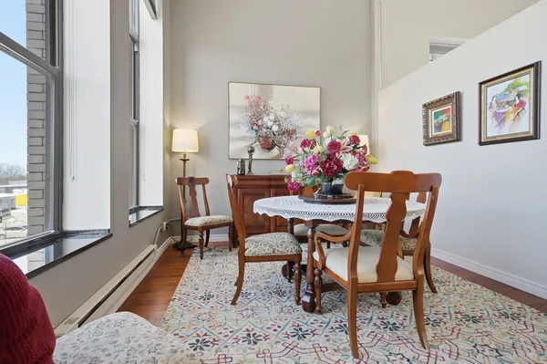 $250,000 | 212 North Center Street, Unit 205, Bloomington, IL 61701