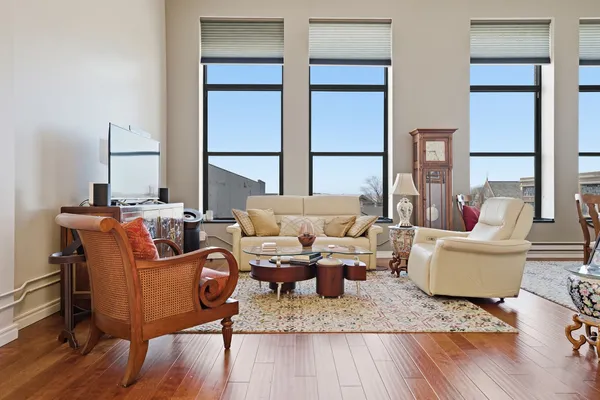 $250,000 | 212 North Center Street, Unit 205, Bloomington, IL 61701