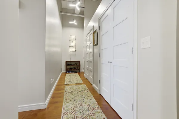 $250,000 | 212 North Center Street, Unit 205, Bloomington, IL 61701