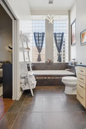 $250,000 | 212 North Center Street, Unit 205, Bloomington, IL 61701