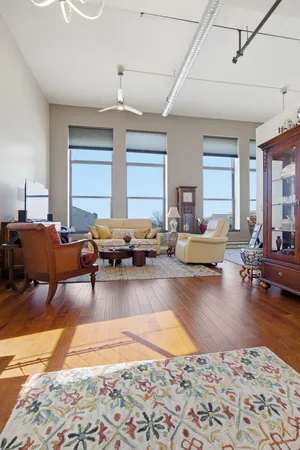 $250,000 | 212 North Center Street, Unit 205, Bloomington, IL 61701