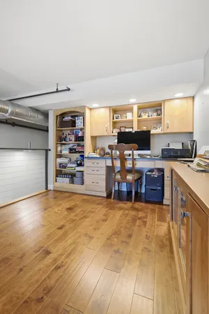 $250,000 | 212 North Center Street, Unit 205, Bloomington, IL 61701