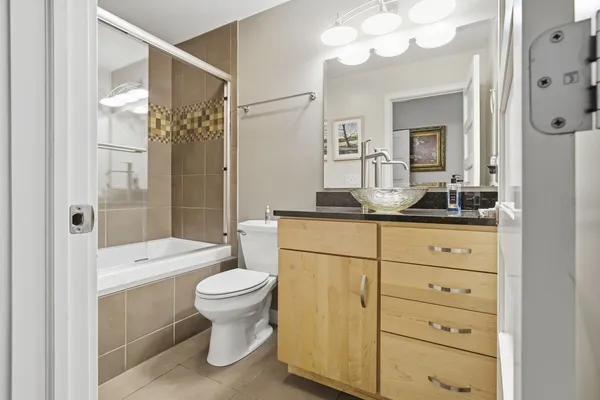 $250,000 | 212 North Center Street, Unit 205, Bloomington, IL 61701