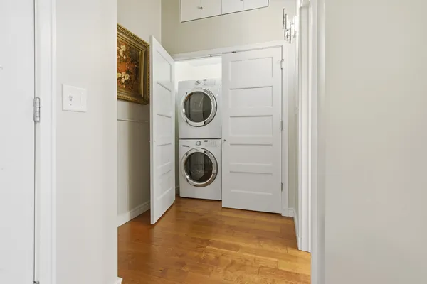 $250,000 | 212 North Center Street, Unit 205, Bloomington, IL 61701