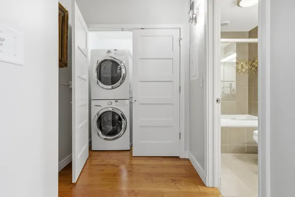 $250,000 | 212 North Center Street, Unit 205, Bloomington, IL 61701