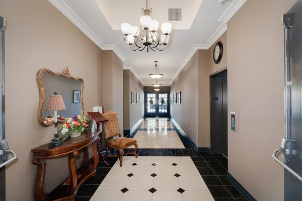 $250,000 | 212 North Center Street, Unit 205, Bloomington, IL 61701