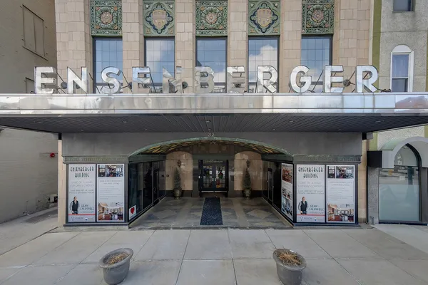 $250,000 | 212 North Center Street, Unit 205, Bloomington, IL 61701