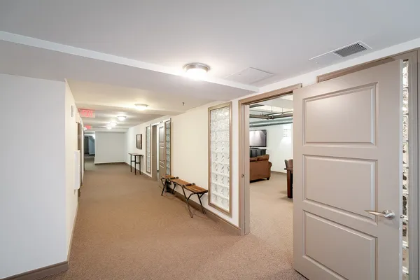 $250,000 | 212 North Center Street, Unit 205, Bloomington, IL 61701