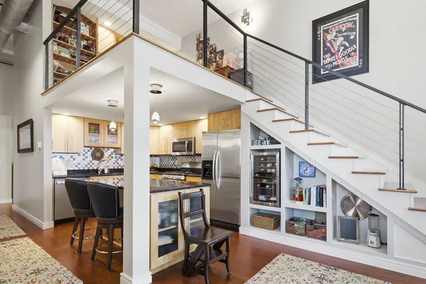 $250,000 | 212 North Center Street, Unit 205, Bloomington, IL 61701