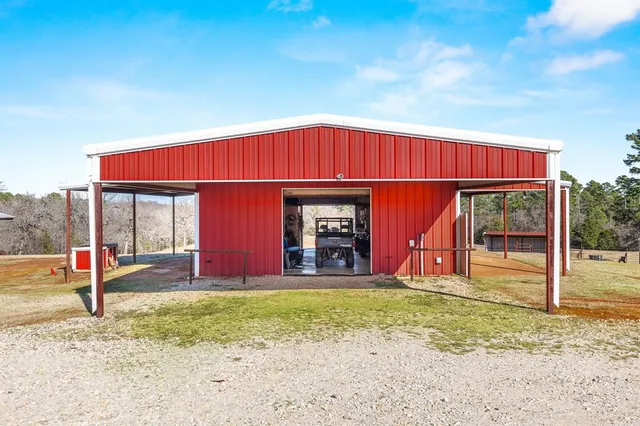 a view of residential houses with outdoor space