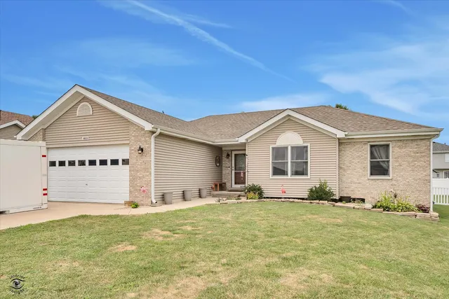 $299,900 | 1613 Stefanie Lane, Bourbonnais, IL 60914