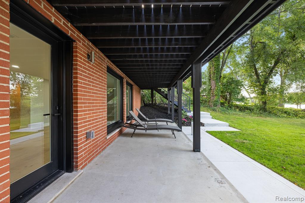 6280 Commerce Road West Bloomfield, MI 48324 - Photo 7 of 67
