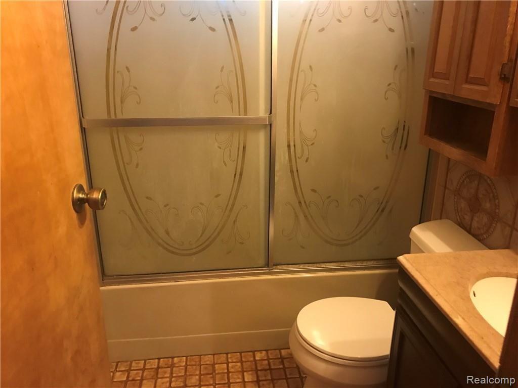 34581 Wick Road Romulus, MI 48174 - Photo 3 of 25