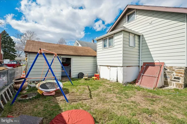 $195,000 | 106 3rd Avenue, Essington, PA 19029