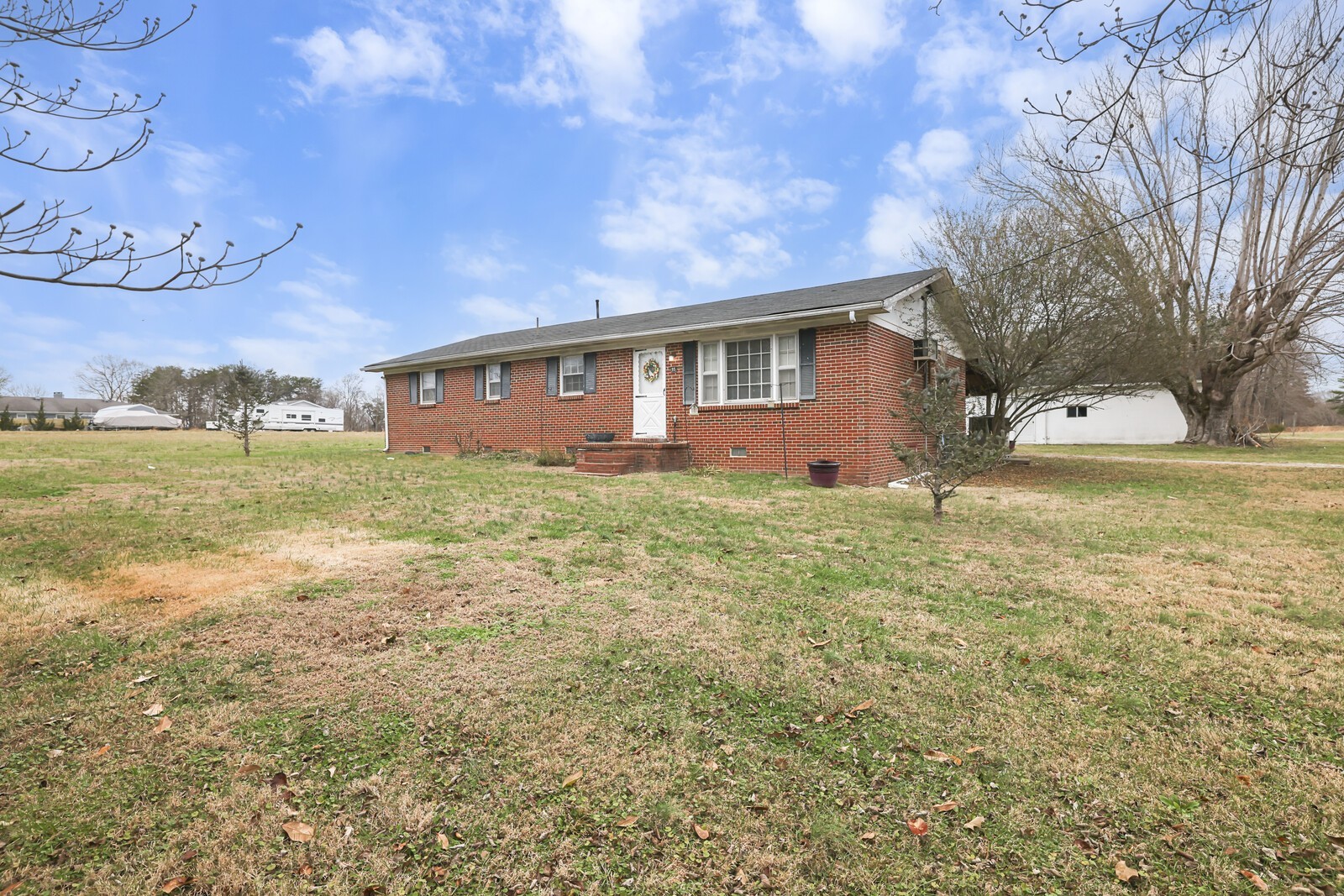 95 Pike Hill Road McMinnville, TN 37110 - Photo 2 of 42 a backyard of a house