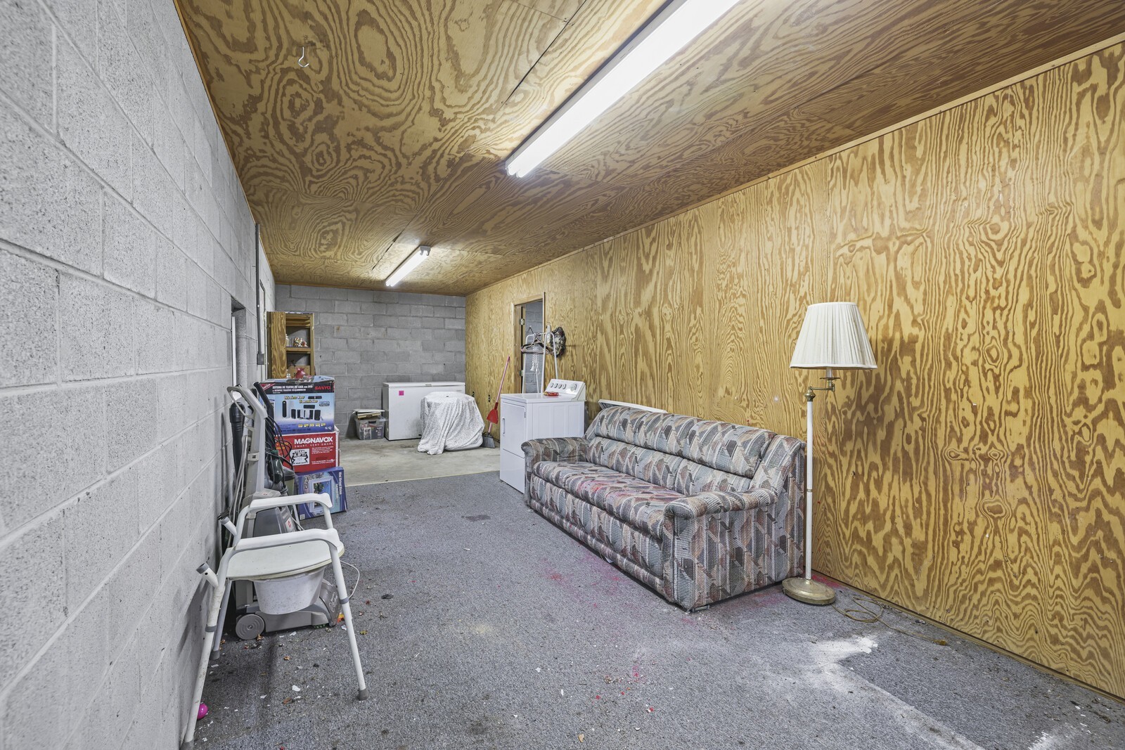 95 Pike Hill Road McMinnville, TN 37110 - Photo 31 of 42 a living room with furniture and a couch