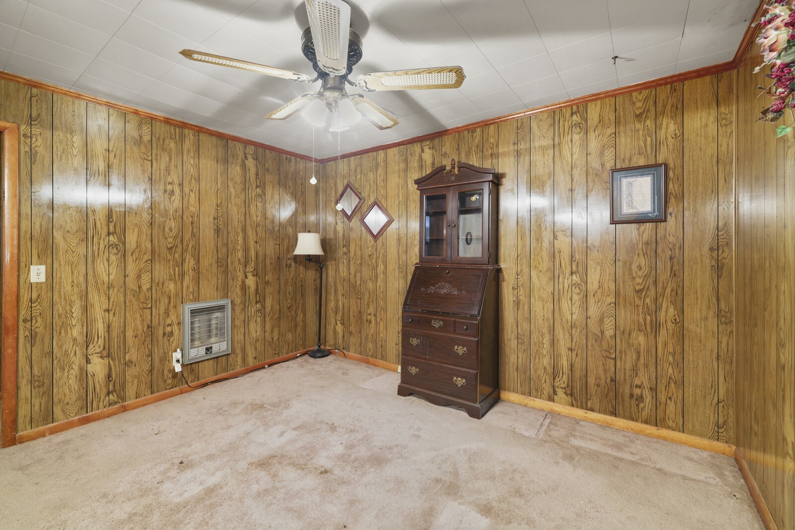95 Pike Hill Road McMinnville, TN 37110 - Photo 9 of 42 a view of an empty room with a chandelier