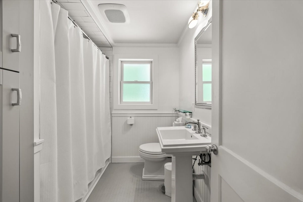 822 First Parish Road Scituate, MA 02066 - Photo 16 of 32