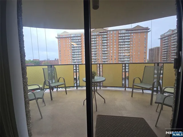 $299,000 | 150 Overlook Avenue, Unit 10H, Hackensack, NJ 07601