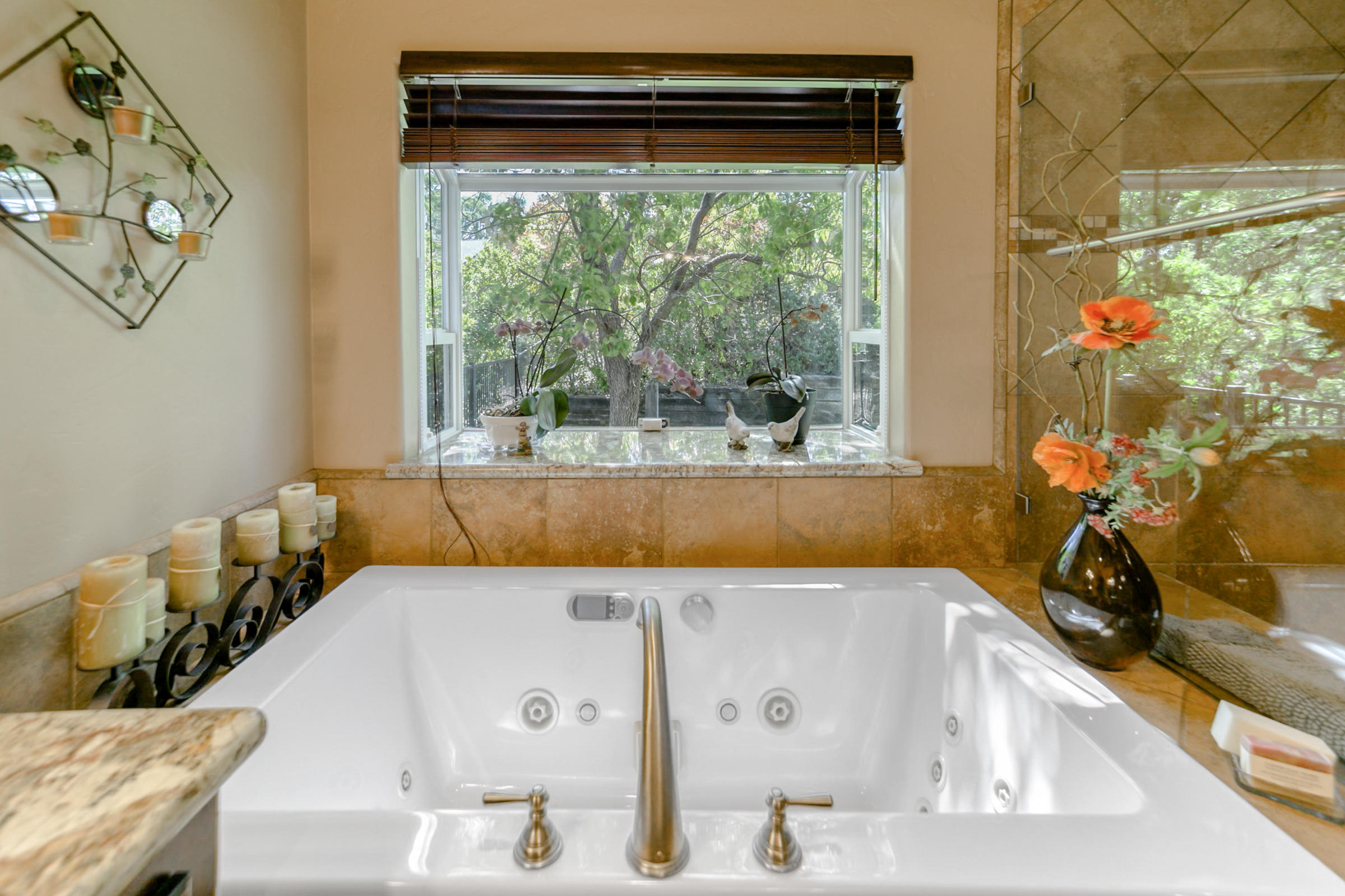 14385 Del Oro Court Red Bluff, CA 96080 - Photo 13 of 33 a bathroom with a tub and a sink