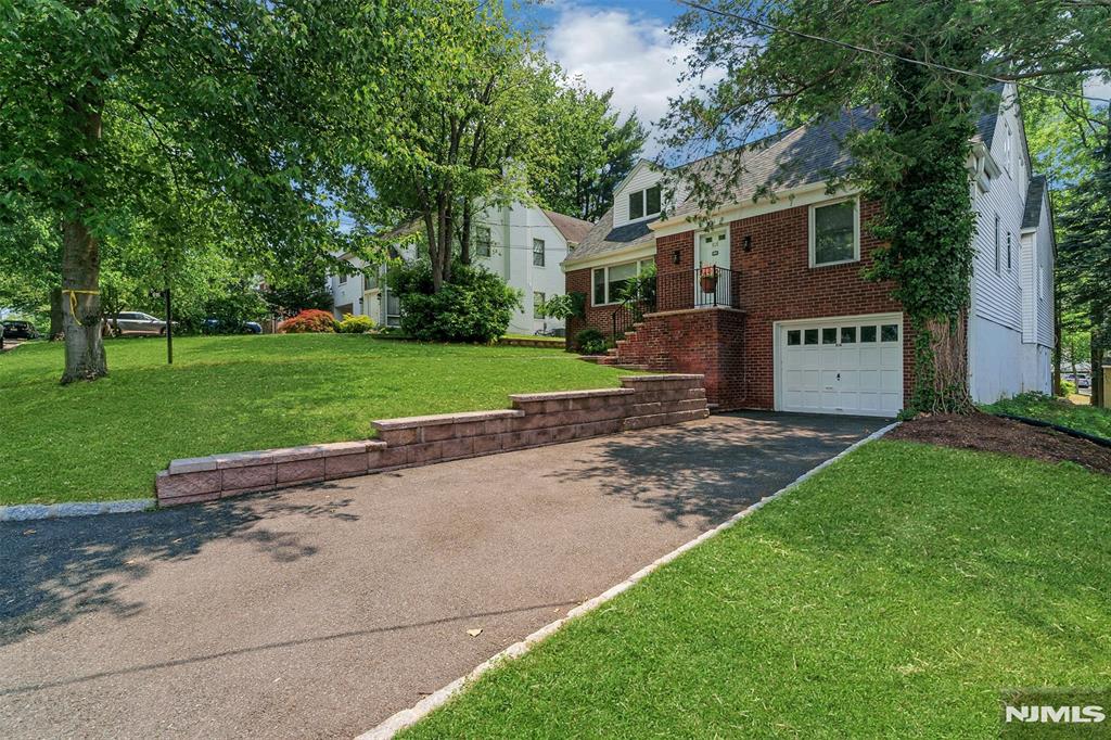 616 Rutland Avenue Teaneck, NJ 07666 - Photo 2 of 39