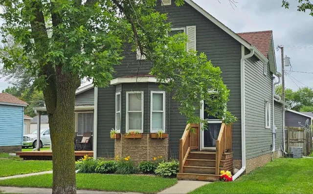 $149,900 | 719 4th Street, Graceville, MN 56240