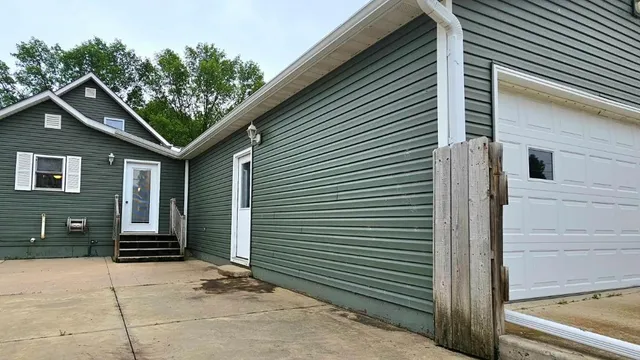 $149,900 | 719 4th Street, Graceville, MN 56240