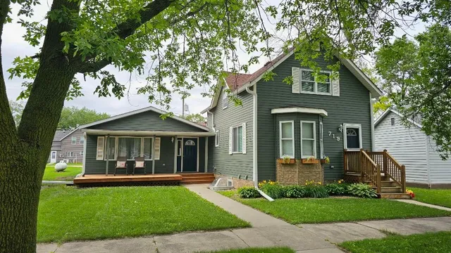 $149,900 | 719 4th Street, Graceville, MN 56240