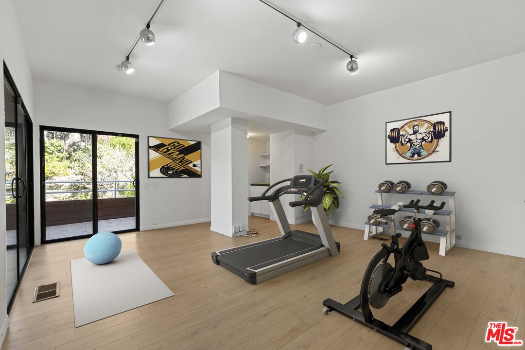 3275 Buckingham Road Glendale, CA 91206 - Photo 25 of 33