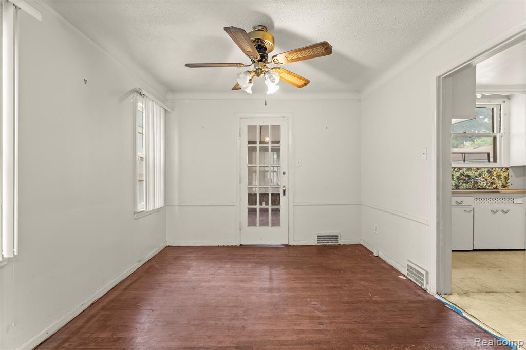 8547 Meyers Road Detroit, MI 48228 - Photo 7 of 29