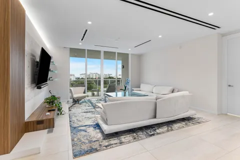 $3,795,000 | 200 Southeast Mizner Boulevard, Unit 707, Boca Raton, FL 33432