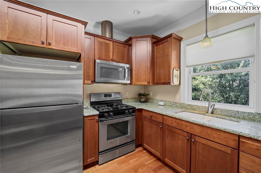 180 Gateway Drive, Unit 402 Boone, NC 28607 - Photo 11 of 35