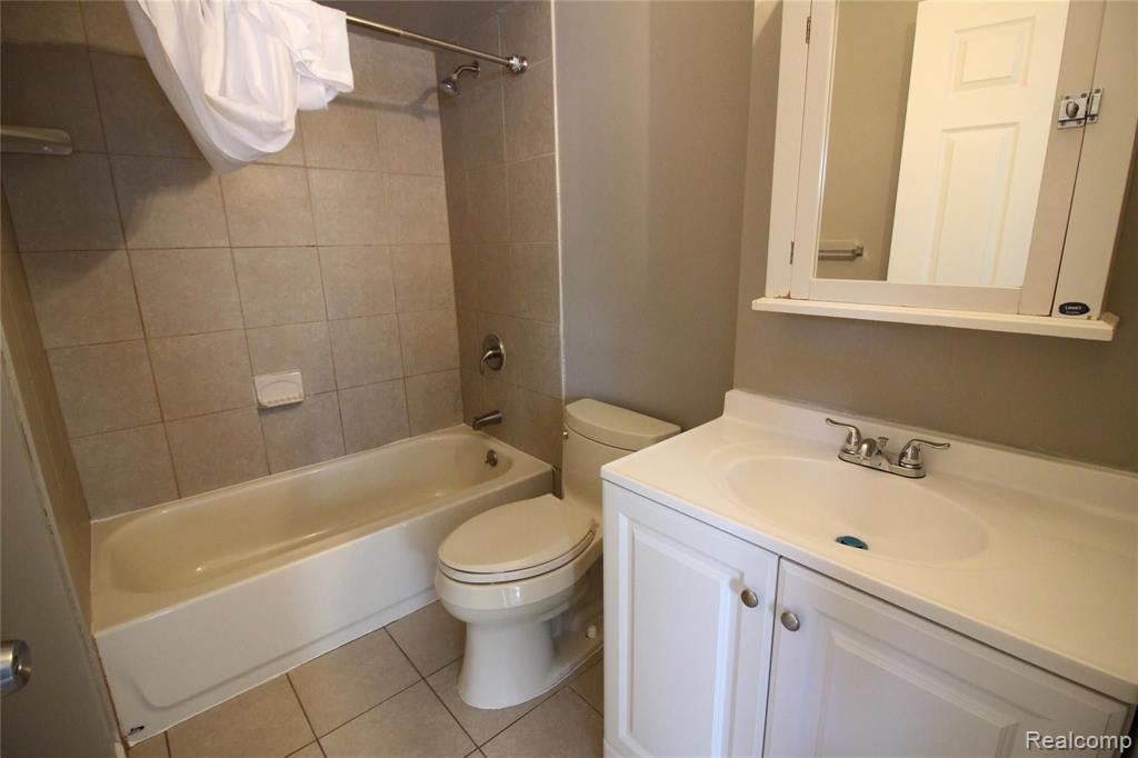 17524 Martin Road Roseville, MI 48066 - Photo 10 of 15
