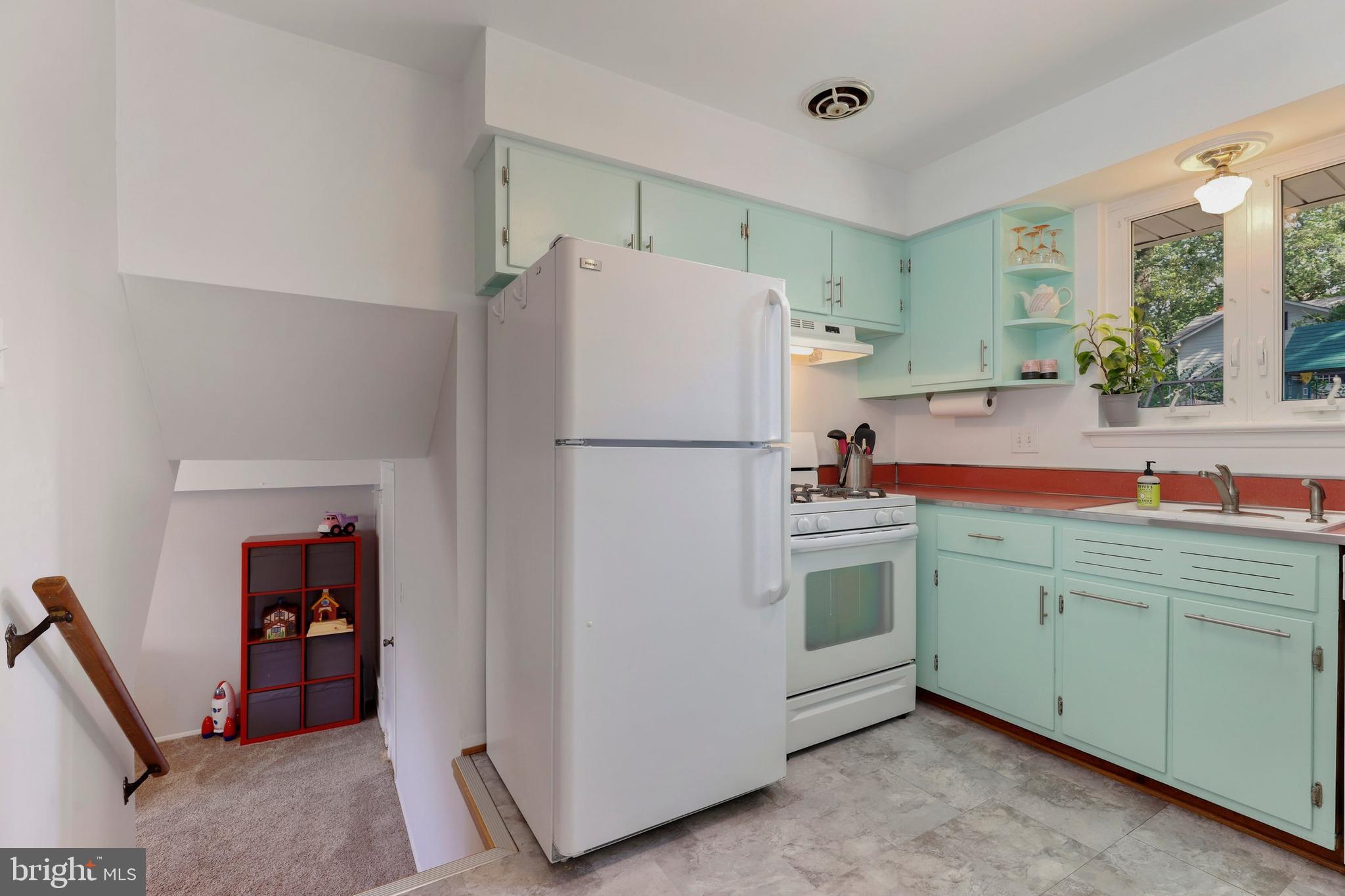 7418 Chatham Street Springfield, VA 22151 - Photo 15 of 33