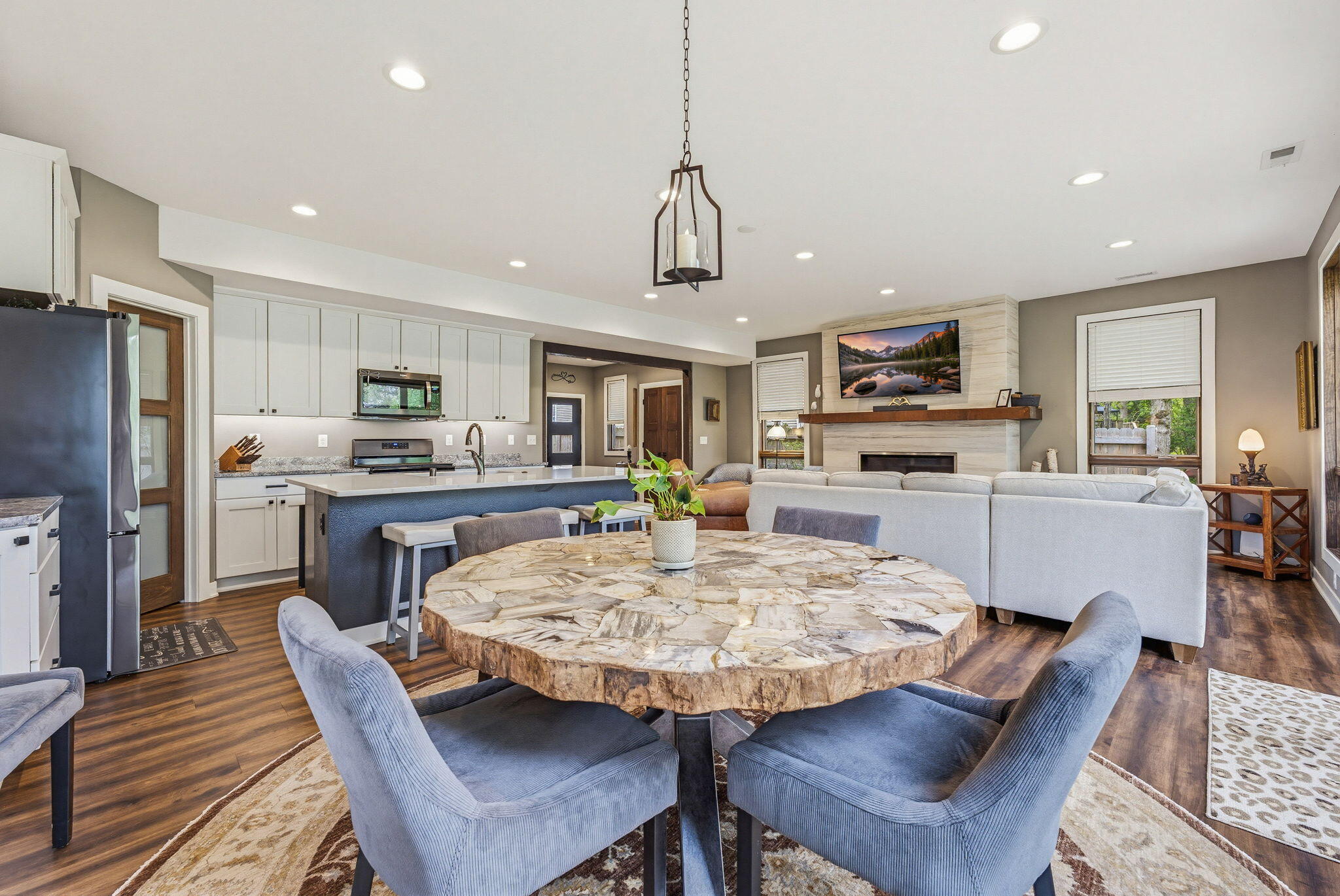 34215 Venice Park Road Delafield, WI 53018 - Photo 21 of 47 Dining Area