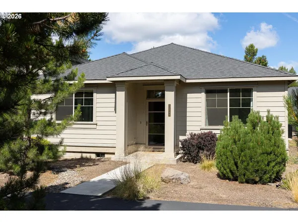 $425,000 | 51844 Hollinshead Place, La Pine, OR 97739