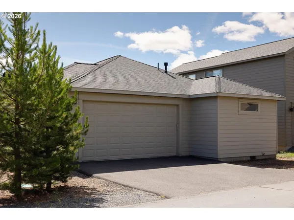 $425,000 | 51844 Hollinshead Place, La Pine, OR 97739
