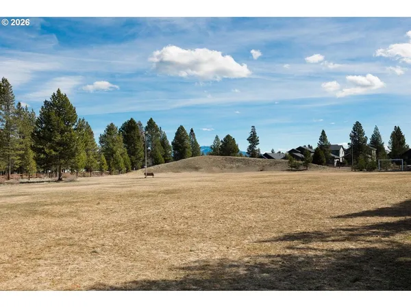 $425,000 | 51844 Hollinshead Place, La Pine, OR 97739