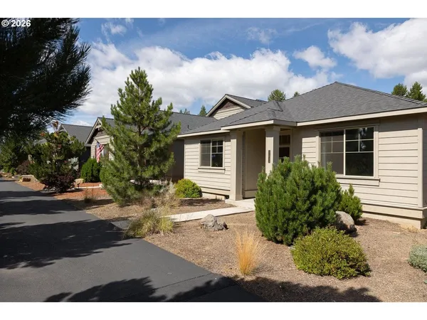 $425,000 | 51844 Hollinshead Place, La Pine, OR 97739