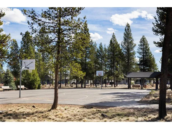 $425,000 | 51844 Hollinshead Place, La Pine, OR 97739
