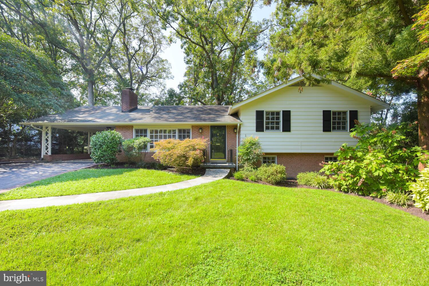 Beautifully maintained Belle Haven home