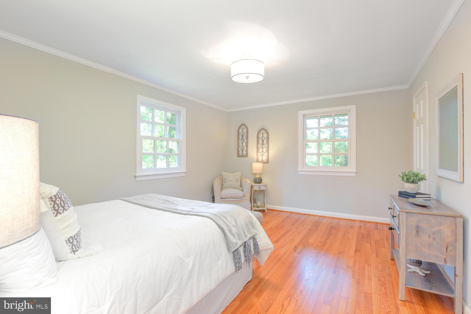 2305 Windsor Road Alexandria, VA 22307 - Photo 16 of 30 Light and airy owner's bedroom
